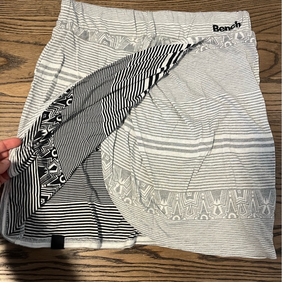 Bench - size M, casual/atheltic, patterned white and grey skirt. - Picture 2 of 4